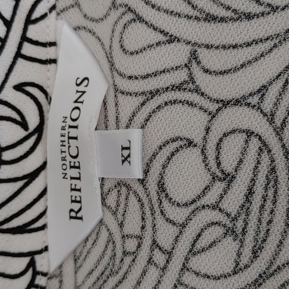 2/$30 Northern Reflections Floral & Graphic Design Women's top XL - Picture 5 of 7